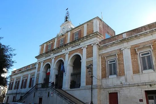 Palazzo di Citta e chiostro di San Francesco