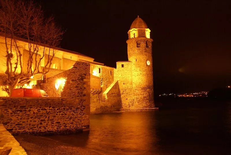 2 Bedroom Apartment In Old Town Collioure Steps From Beach, Shops & Restaurants