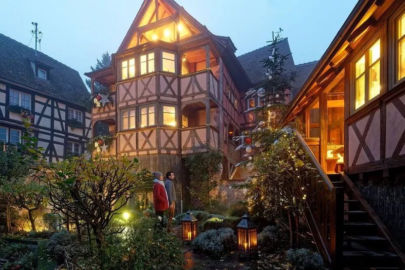 The Little Wolf***** romantic 5* nest with balcony overlooking the garden. Quiet