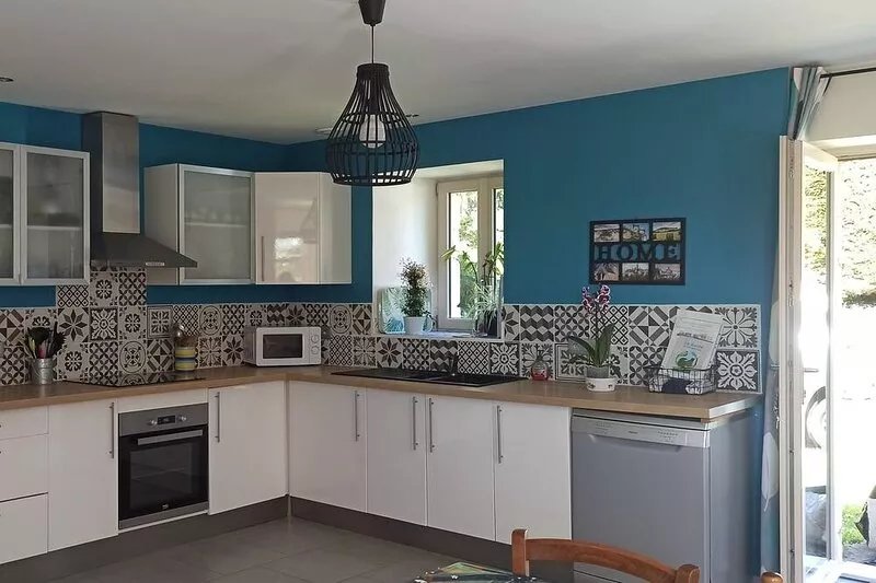 Large, cosy nest overlooking a green valley 4 bedrooms 3 shower rooms
