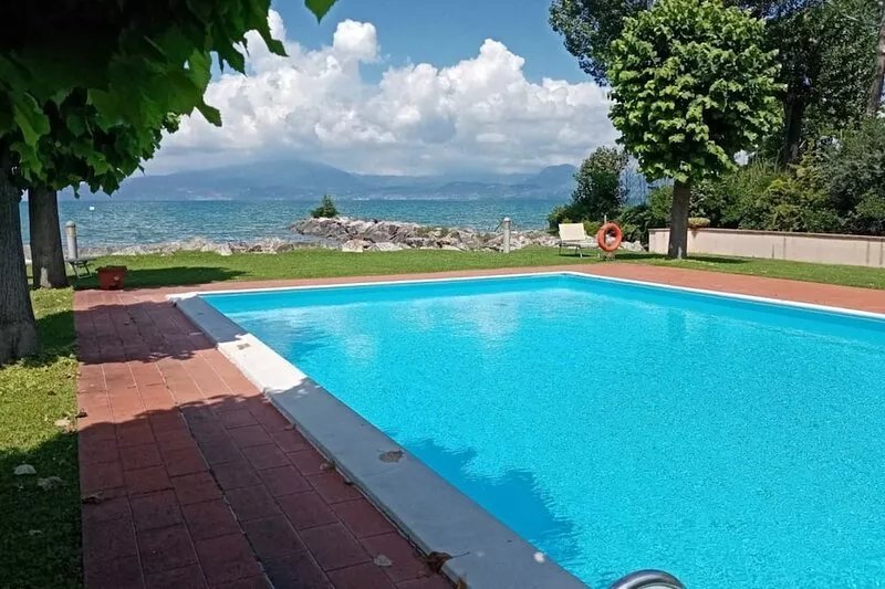 Casa Lugana 15 - Studio apartment with lakefront pool near the center