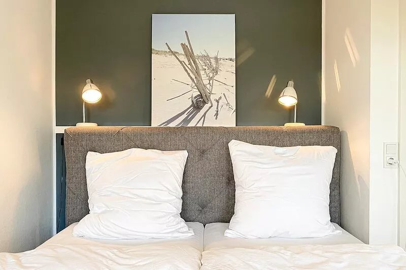This holiday home in a popular residential area of Wenningstedt offers a