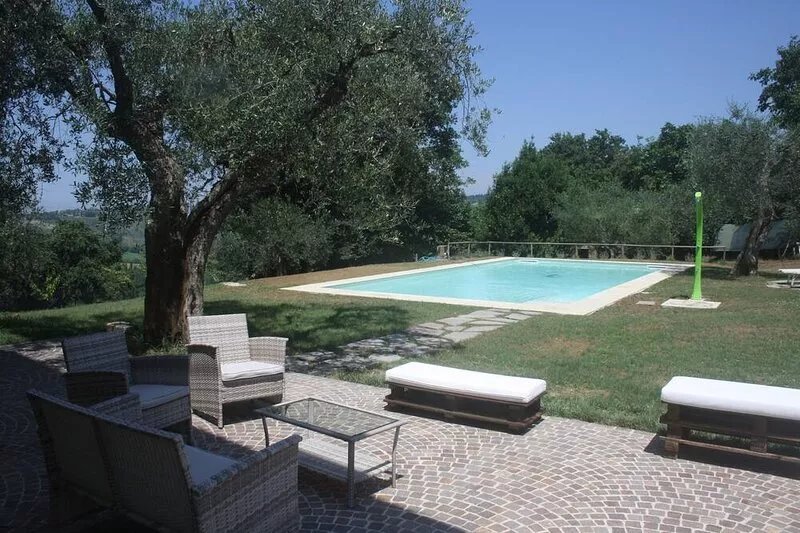 Apartment in a two-family house with exclusive park and pool 10' from the sea