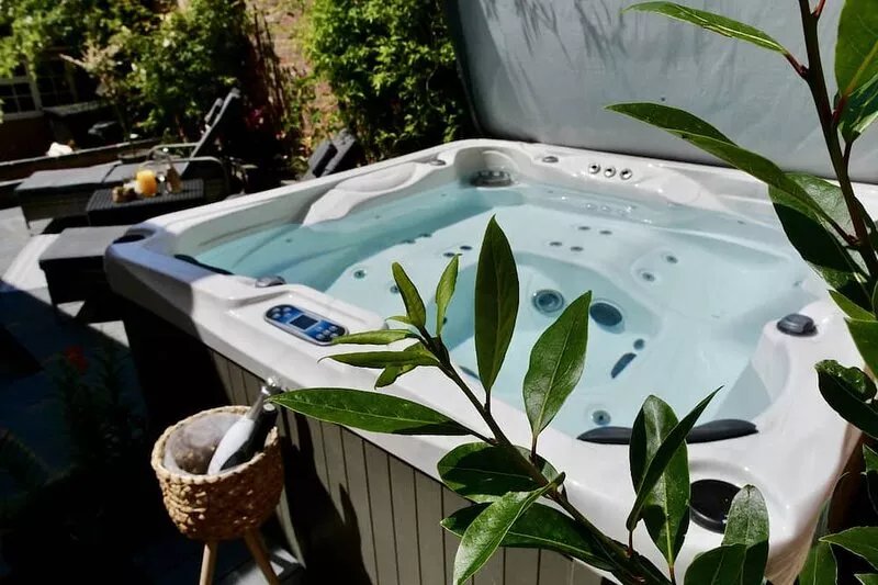Luxury 9 Bed Manor House Hot Tub Cinema Room SkyTV