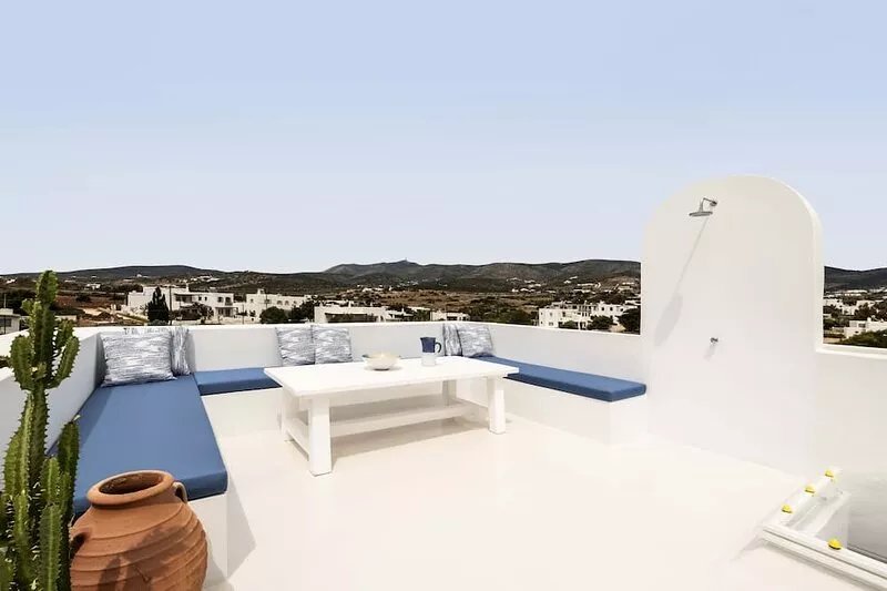 Boho rooftop apartment with sea-views, in Aliki Paros