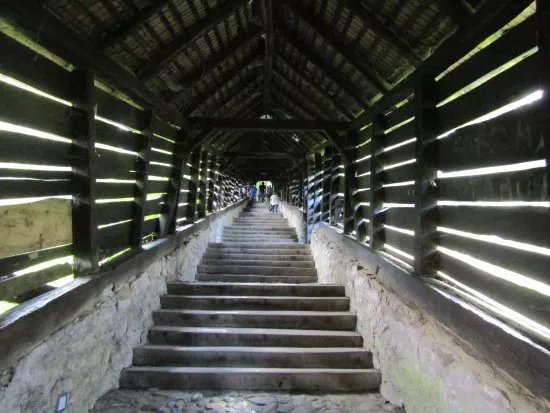 Scara Acoperita-Covered Stairway