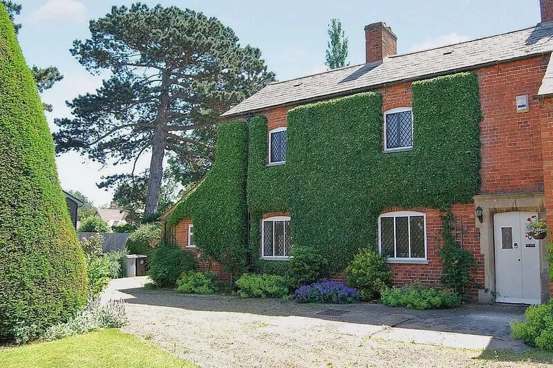 4 bedroom accommodation in Harlaxton, near Grantham