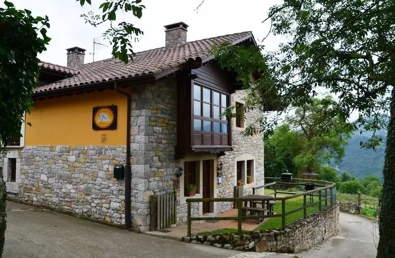 "Casa de Aldea Peñanes 1", 15 minutes from Oviedo.