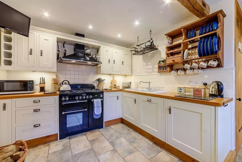 Beautiful three bedroom family friendly Costwold holiday cottage - Rose Tree