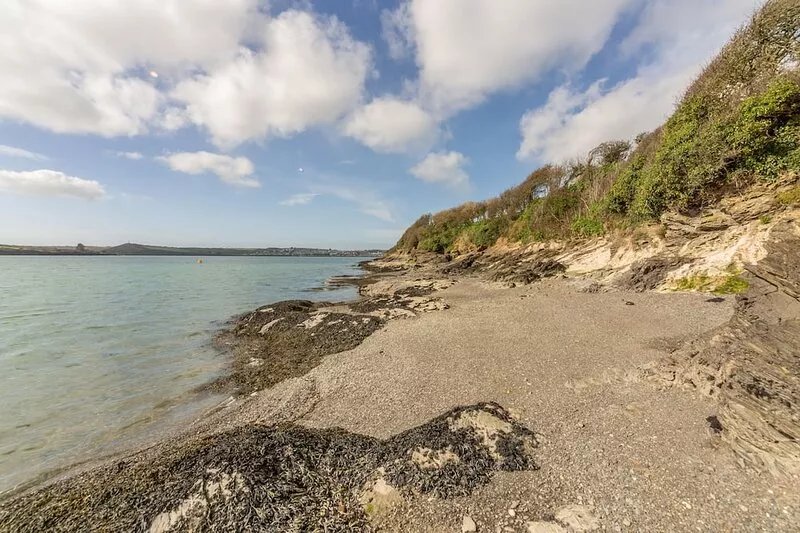 Schoopers is set amongst rolling green fields on the edge of the Camel Estuary.