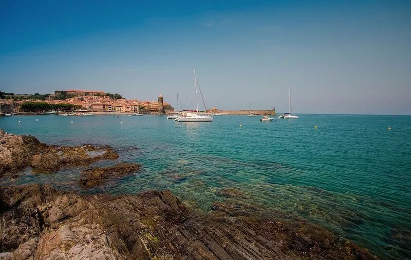 CEZANNE: quiet, beautiful view at 250m from beaches and shops. Wireless.