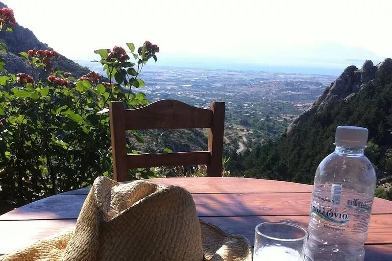 Secluded traditional greek house with pool, sleeps 4+2,panoramic views of sunset