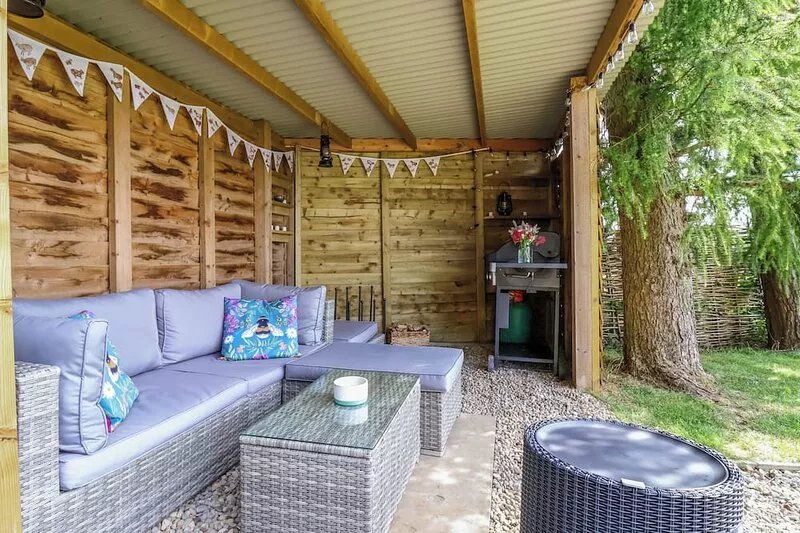 BELLWETHER, romantic, country holiday cottage in Helmsley