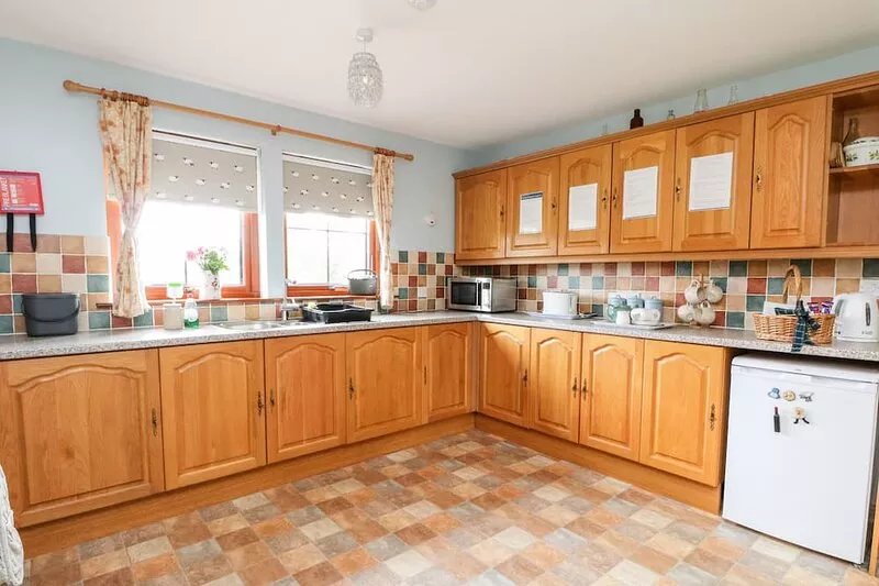 CREAG-NA-SANAIS, family friendly, with open fire in Laggan