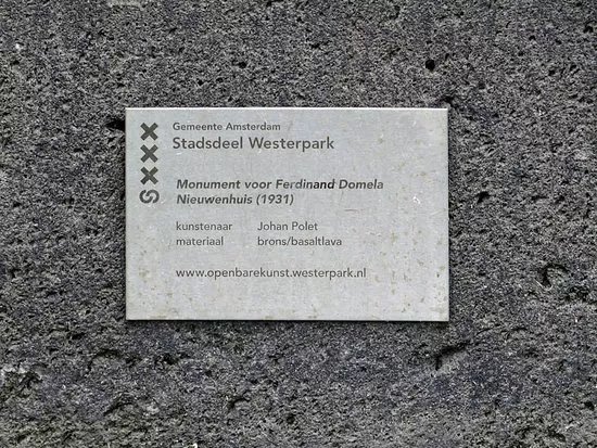 Standbeeld Domela Nieuwenhuis