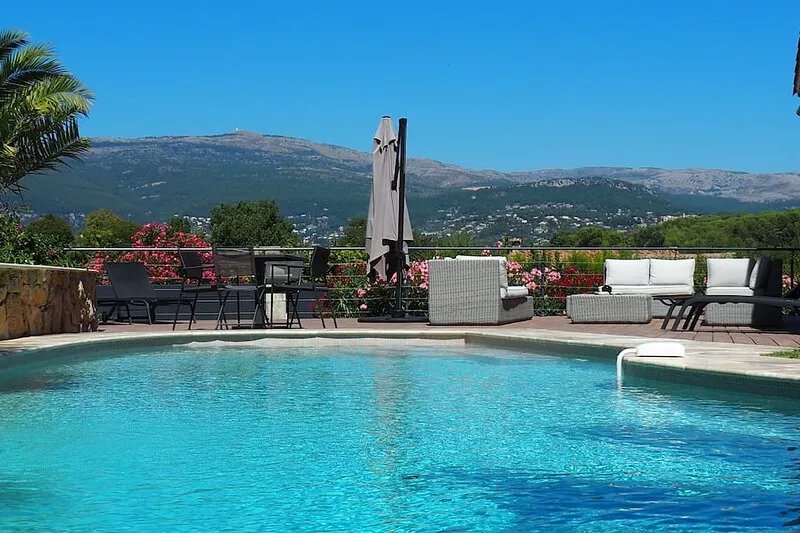 Provencal bastide with heated pool and air conditioning in Plascassier