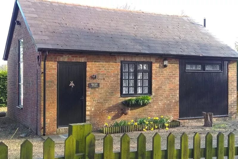 Pet friendly 1 bed cottage in Sellindge, Kent