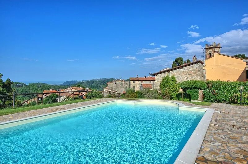 Beautiful apartment for 6 people with WIFI, pool, TV and panoramic view, close