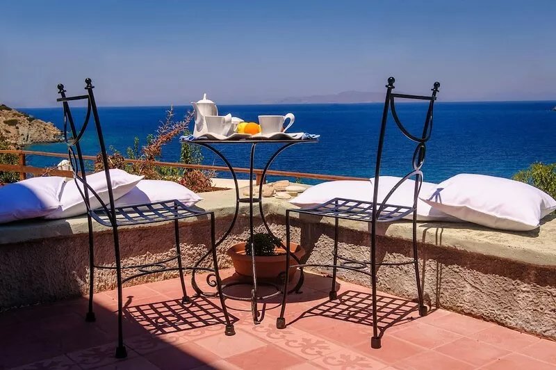 Beautiful villa with pool, directly at the sea, wifi, 8 pers. | Syros, Kyklades