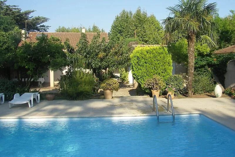 Villa 8 p 300m beaches and port, private swimming pool, annex, 135m2, 1100m2