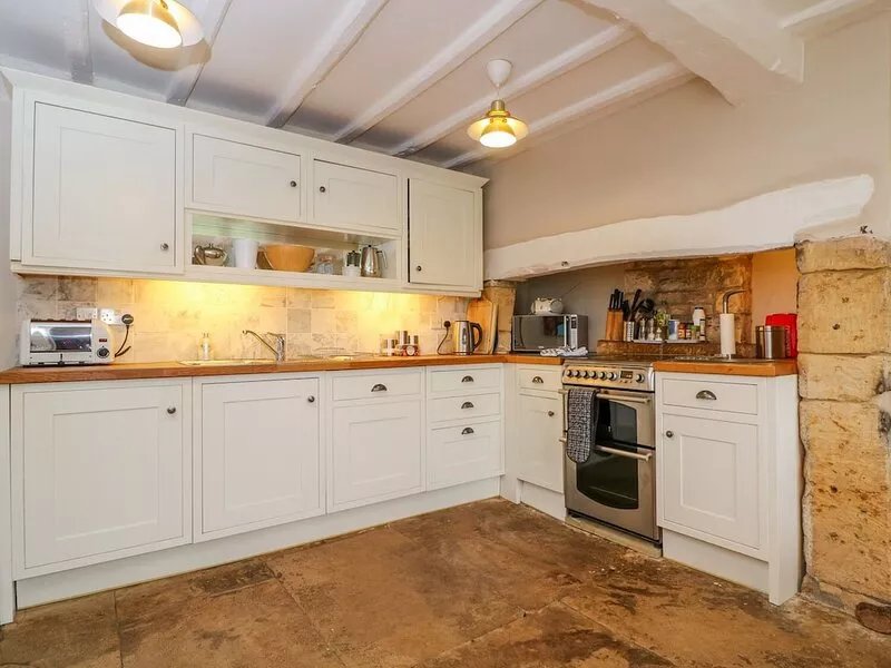THE SMITHY, pet friendly, character holiday cottage in Broadwell