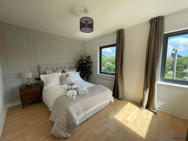 Quiet Luxe Home With Gym And Free Parking