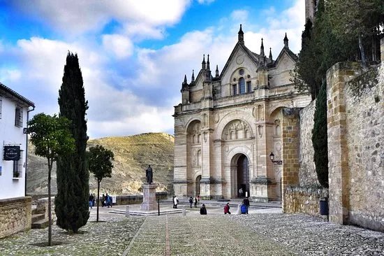 Colegiata de Santa Maria la Mayor