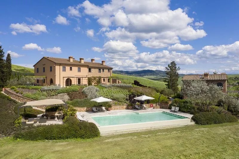 LUXURY COTTAGE WITH POOL & BREATHTAKING VIEW - NEXT TO A GOLF COURSE (FRANTOIO)