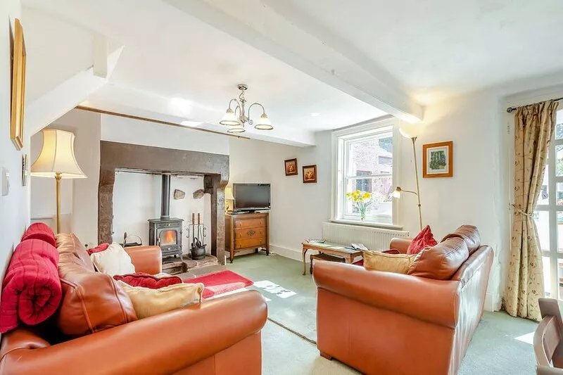 HOLLOW CREEK COTTAGE - 28012