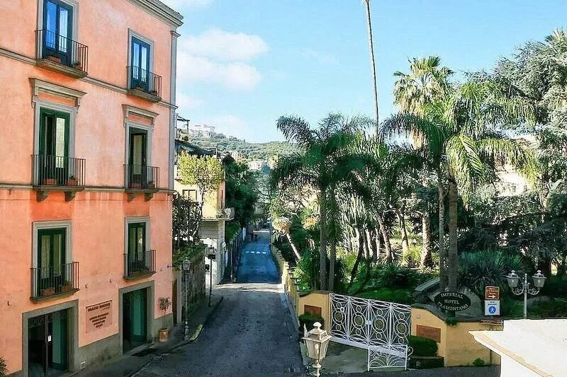 Casa Doretta: A cheerful apartment located in the center of Sorrento, with Free