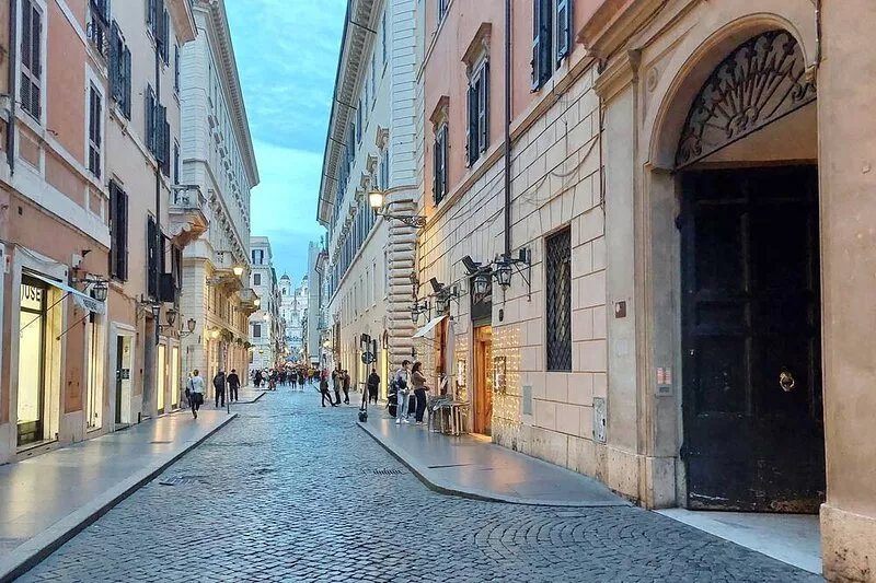 Romantic apartment in the heart of Rome and in the center of shopping