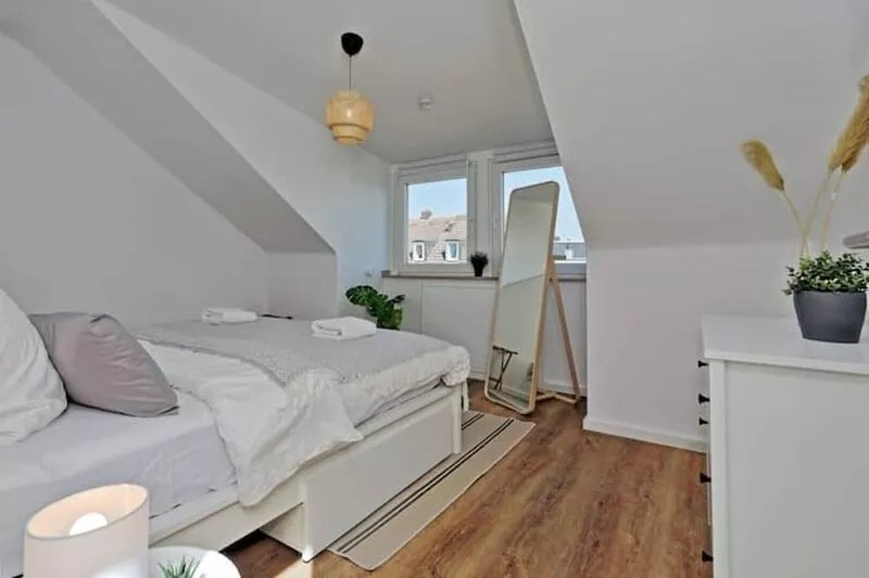 Stylishe DG Wohnung mit Homeoffice /10 min zum Hbf