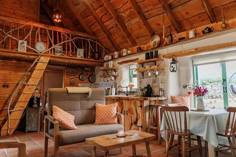 Stunning Luxury Thatched cottage not far from Galway City & Connemara  - Hot
