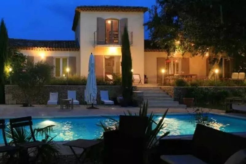 Villa de Charme, à Proximité Immédiate D'uzes et du Pont du Gard