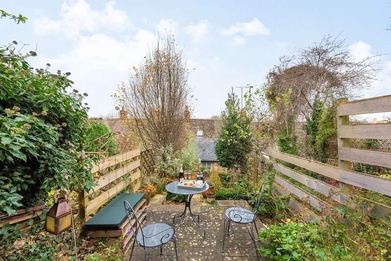 Dog friendly holiday cottage in the Cotswolds with a tranquil garden - Blenheim