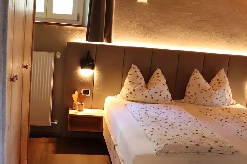 Newly renovated farmhouse, sunny location, great hiking opportunities nearby