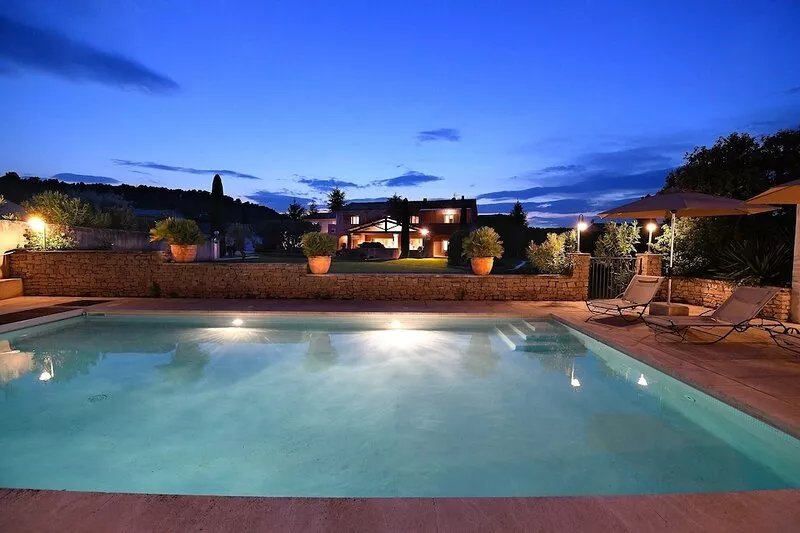 Stylish family house with pool at the foot of the village of Ménerbes