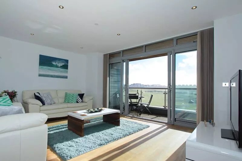 A sophisticated first floor apartment in a landmark building ideally located