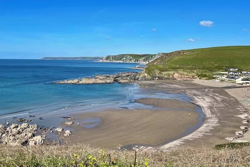 Stylish Beach Cottage Sleeps 4,  just 85 mtrs from sandy 'Blue Flag' beach.