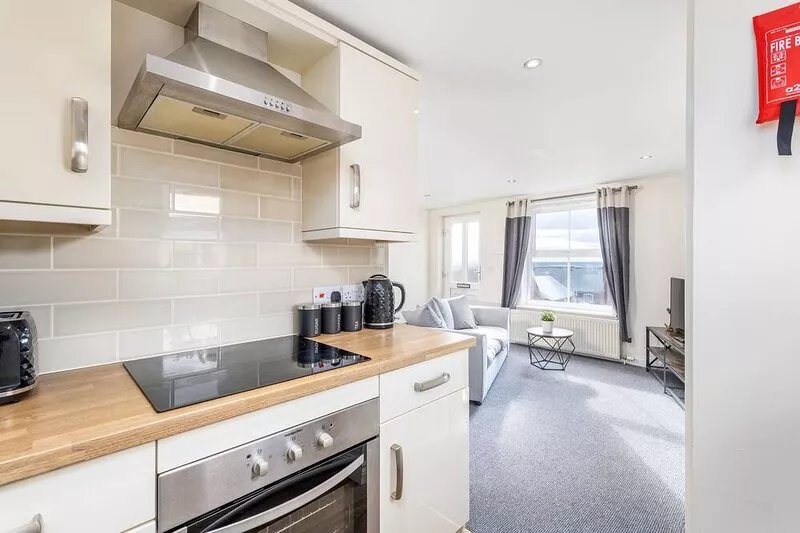 Liquorice Lodging - 1 DBL Bed Apartment - Parking