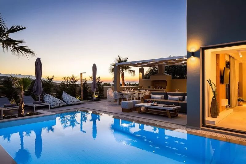 Vasilios Villa, Pool, Gym & Close to the Beach