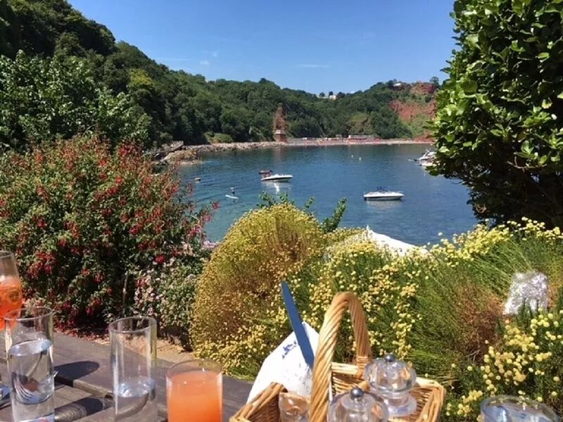 Cottage with parking; sleeps 4; within walking distance of beach; dogs welcome.