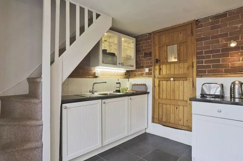 Jasmine Cottage - One Bedroom House, Sleeps 2