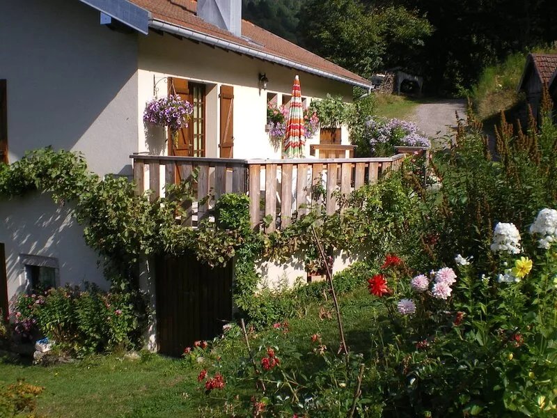 8 km from Gérardmer, independent house in a peaceful setting, surrounded by