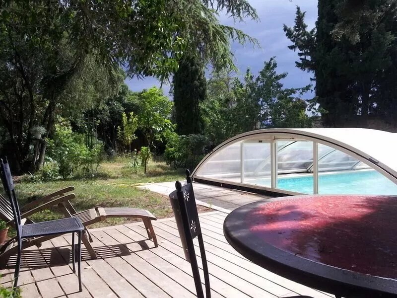 Renovated century-old house with swimming pool in 1200 m2 of wooded grounds