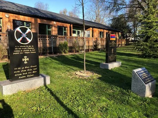 Steles en Memoire du genocide Armenien de 1915