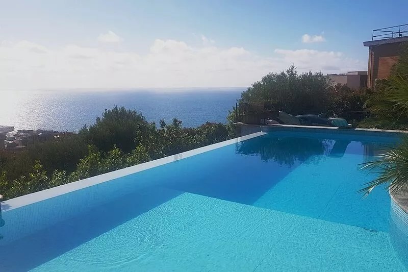 Villa with pool and beautiful sea view