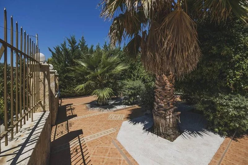 Family Summer 2-floor home with Outdoors near Sea