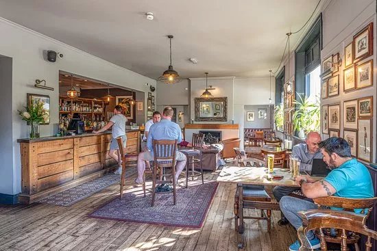 Horse & Groom