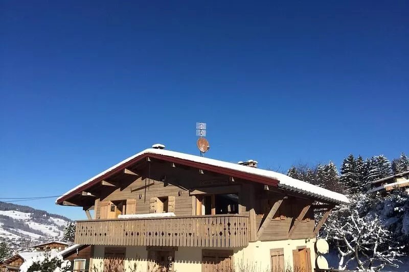 CHIC & COZY. 100m FROM THE SLOPES. 360° VIEWS. VERY QUIET HALF CHALET IN MEGEVE